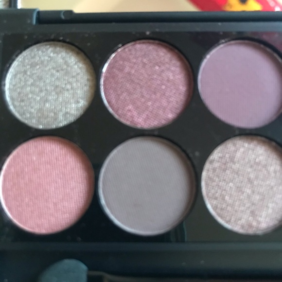 Sleek MakeUP i-Divine Goodnight Sweetheart Palette - Picture 4 of 5